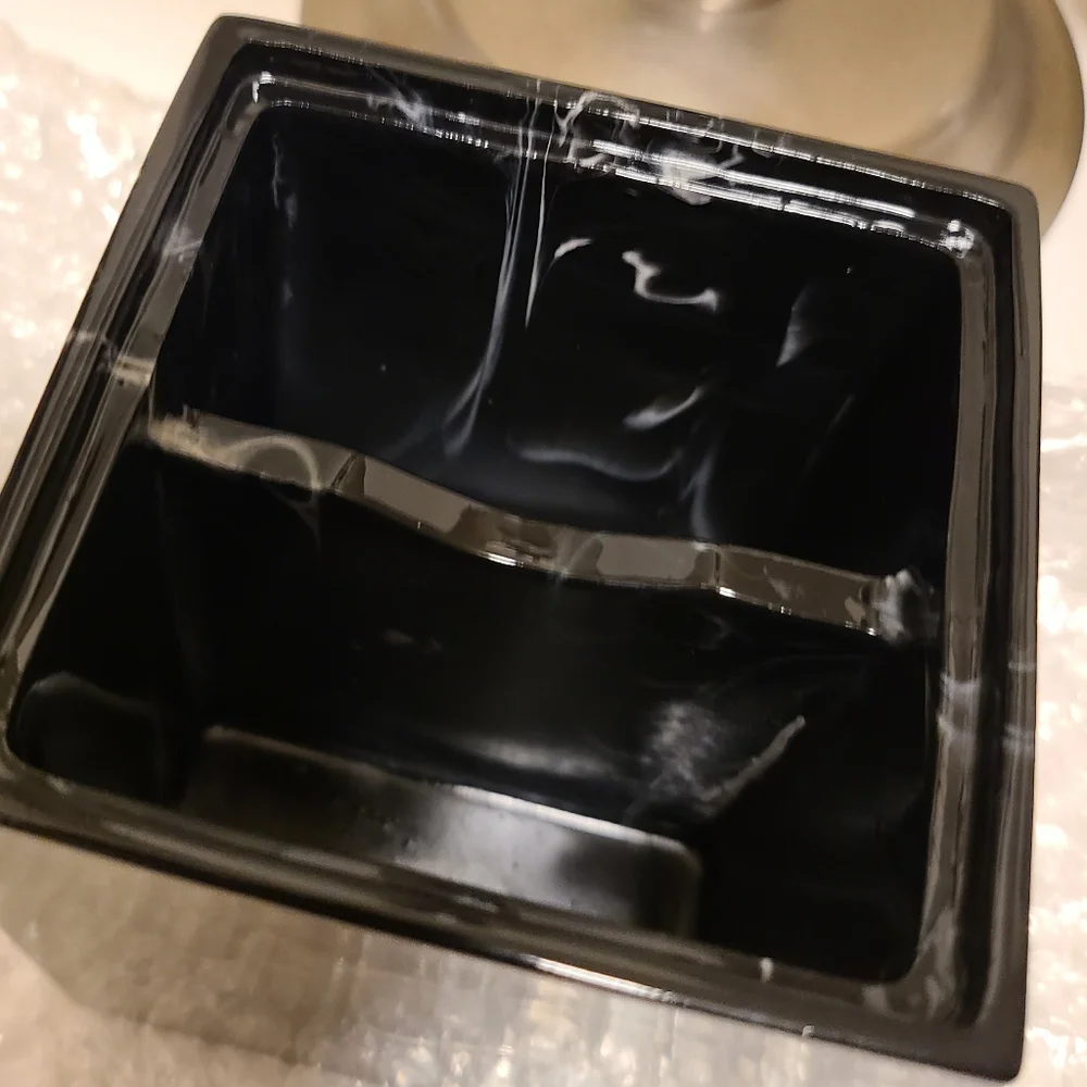 Pack of 2 bathroom organizer trays